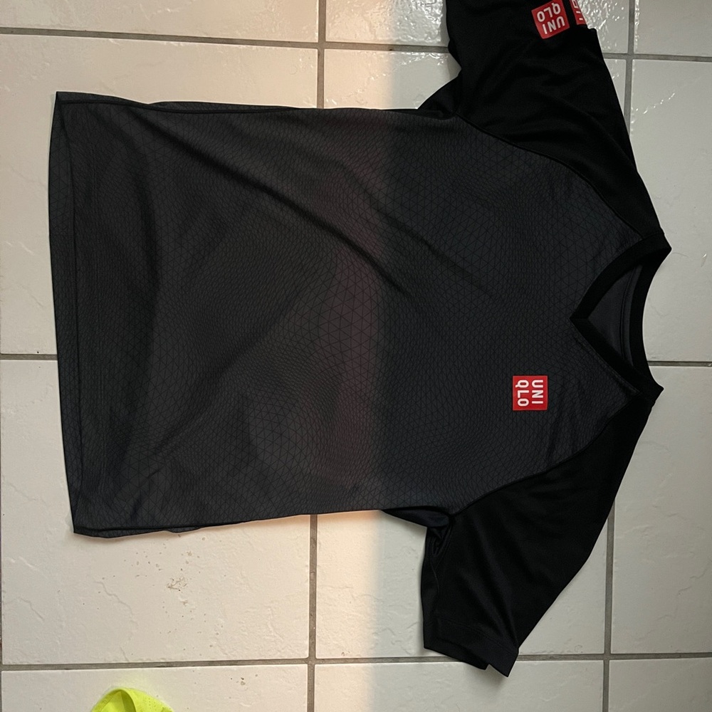 UNIQLO Black Graphic Tennis Shirt